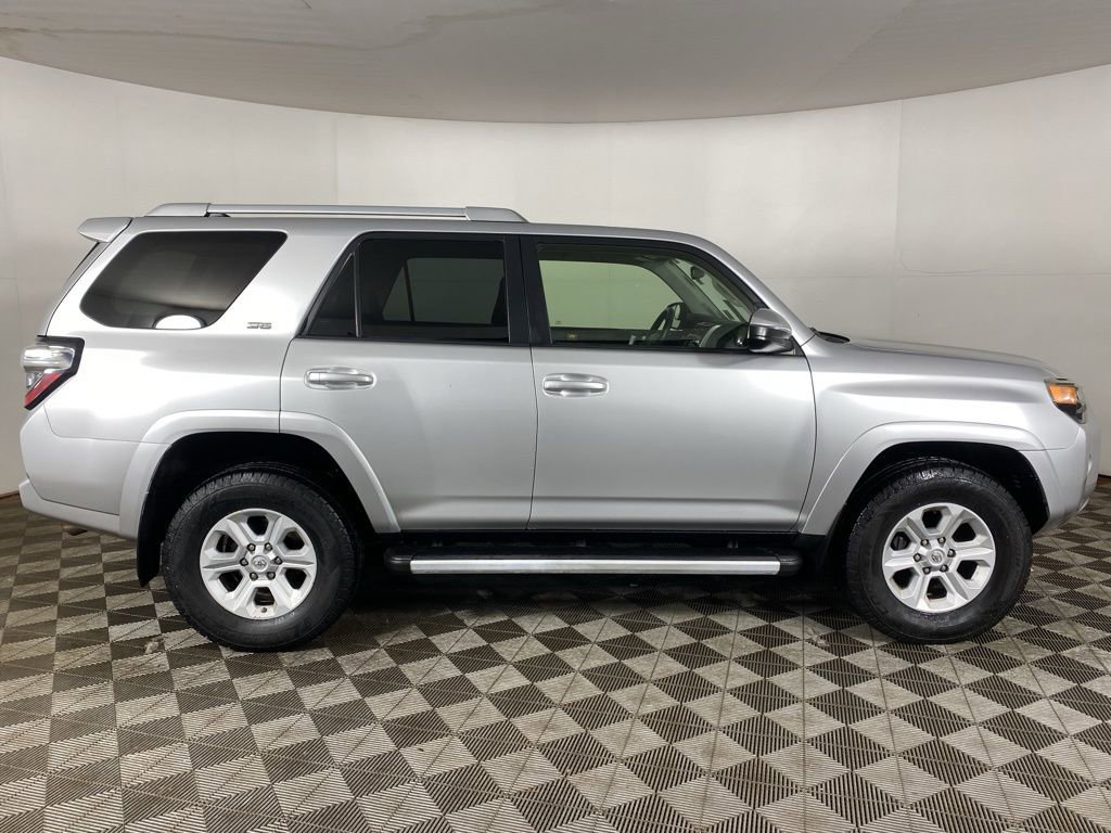 Used 2016 Toyota 4Runner SR5 AWD/4WD image 8