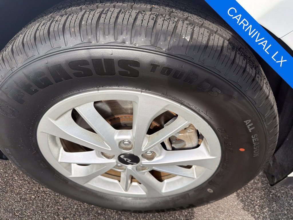 Used 2023 Kia Carnival LX FWD image 35