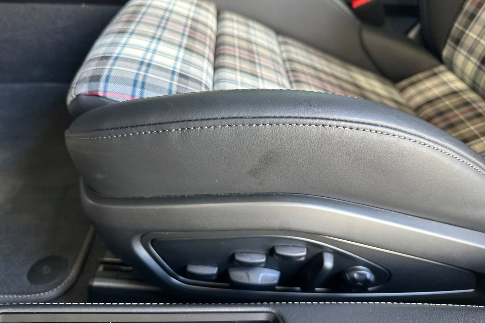 Used 2025 Porsche 911 Turbo image 14