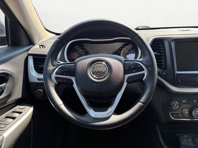 Used 2018 Jeep Cherokee Latitude Plus FWD image 12