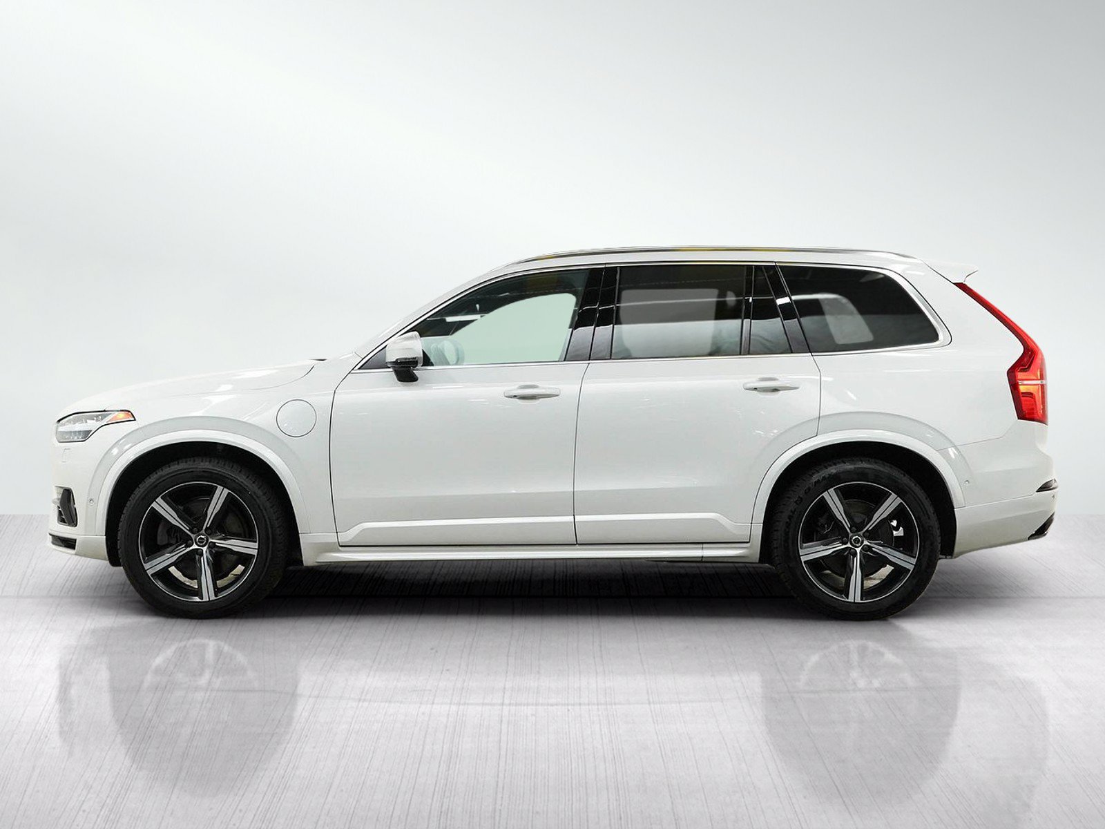 Used 2019 Volvo XC90 T8 R-Design w/ Advanced Package AWD/4WD image 2