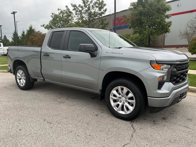 Used 2024 Chevrolet Silverado 1500 Custom AWD/4WD image 2