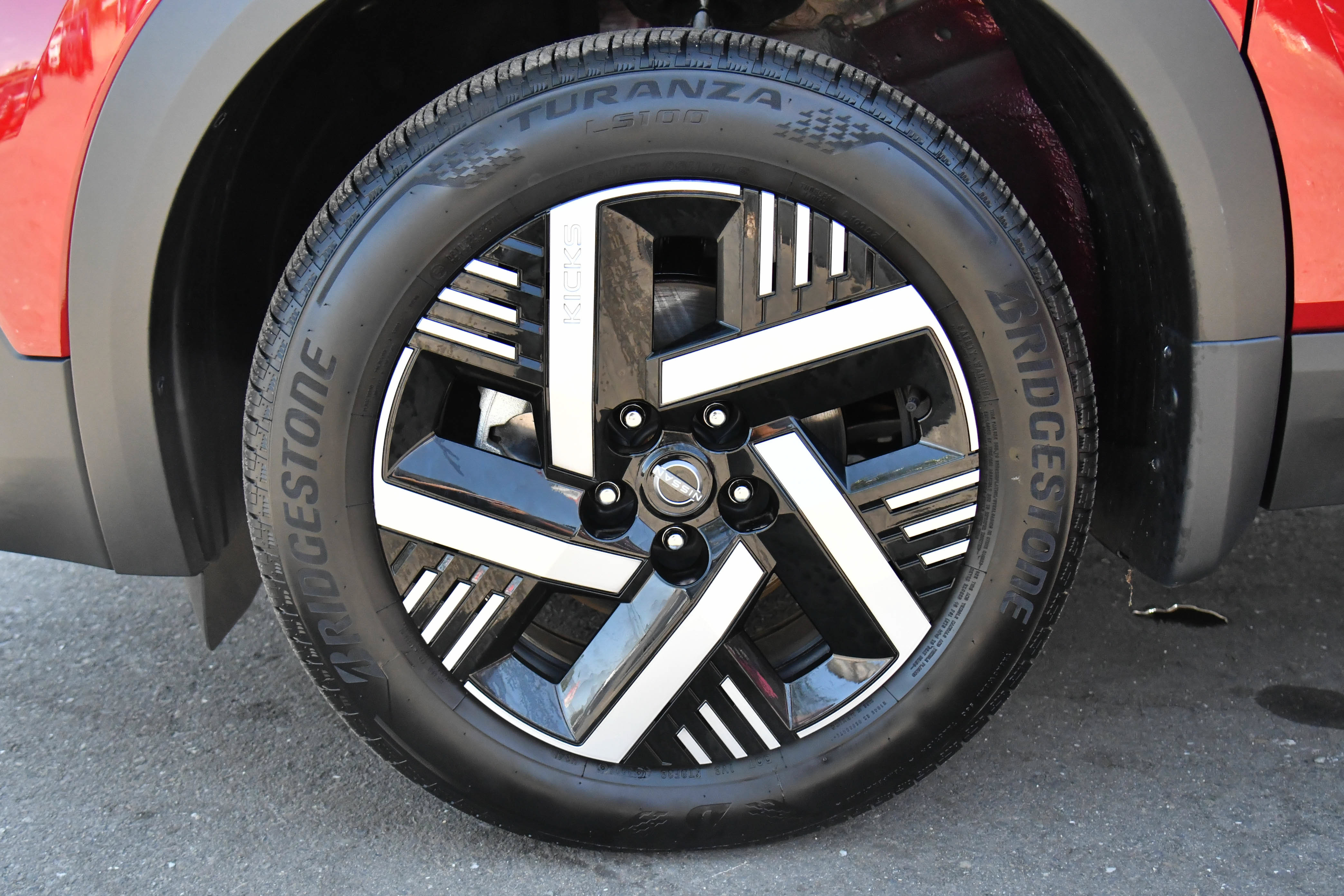 Used 2026 Nissan Kicks SV FWD image 12