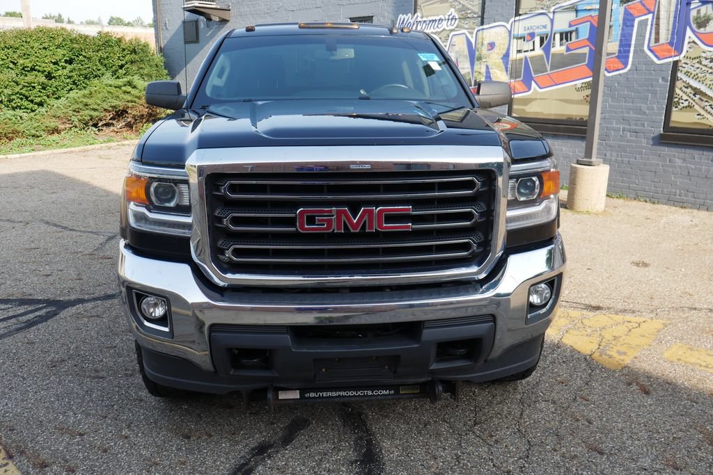 Used 2019 GMC Sierra 2500 SLE w/ SLE Preferred Package AWD/4WD image 2