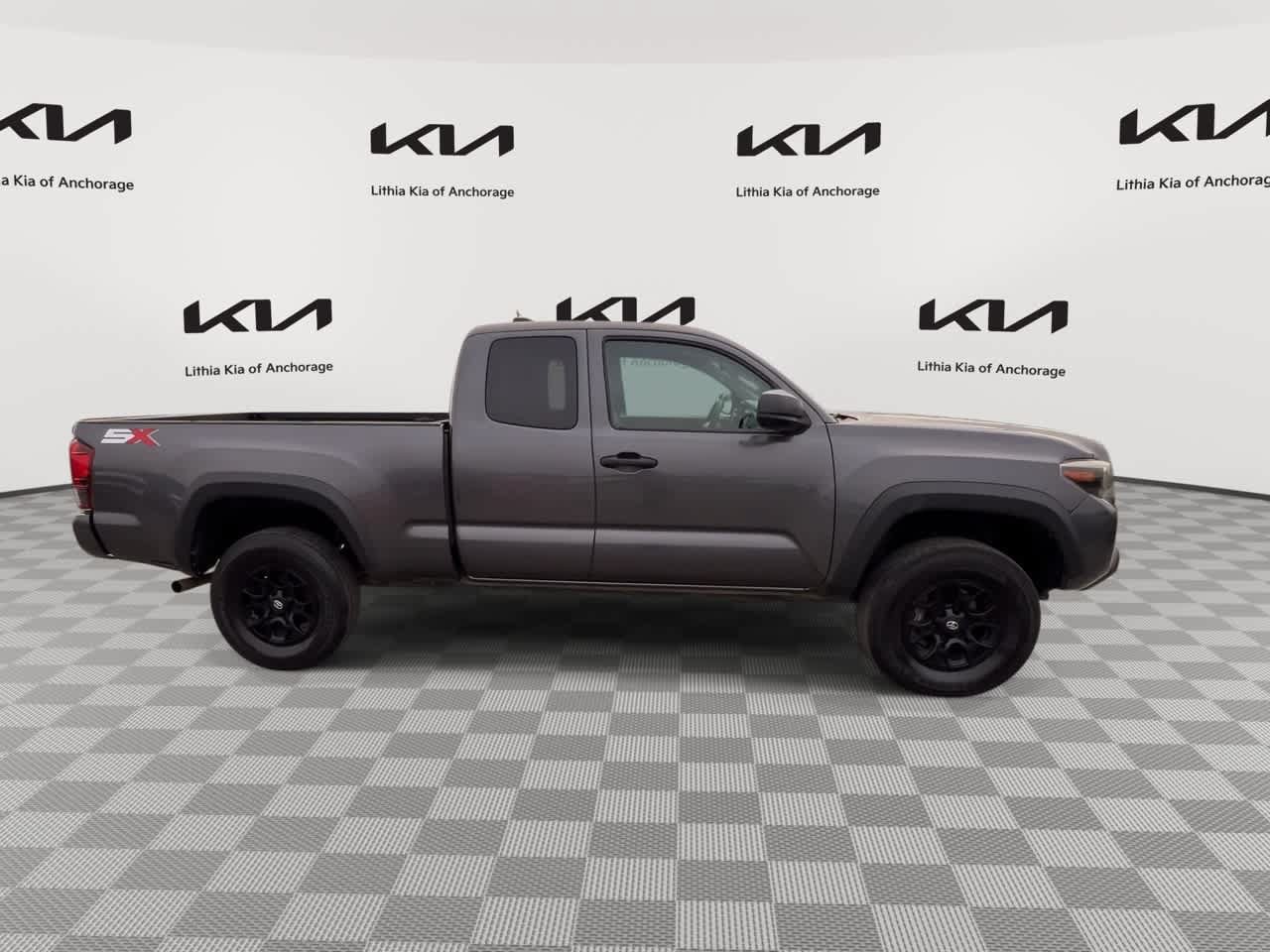 Used 2022 Toyota Tacoma SR w/ SX Package AWD/4WD image 9