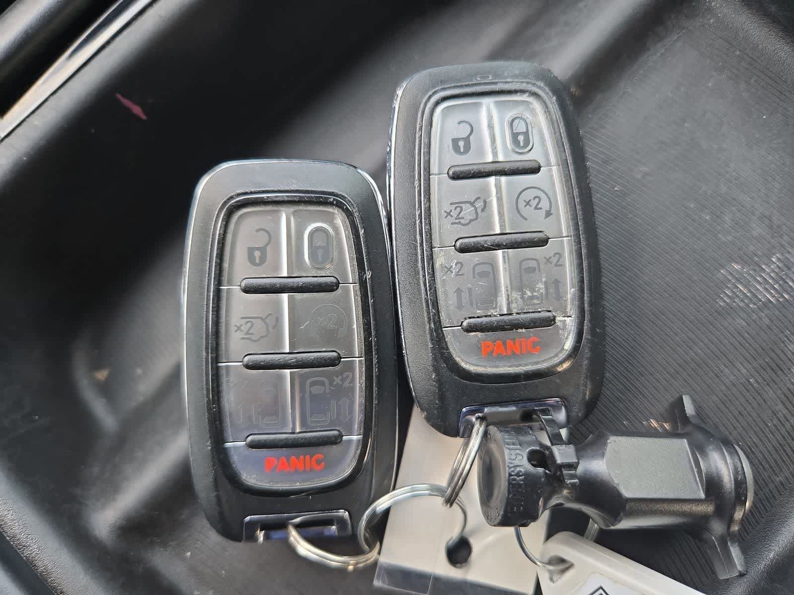 Used 2021 Chrysler Pacifica Touring w/ S Appearance Package FWD image 31