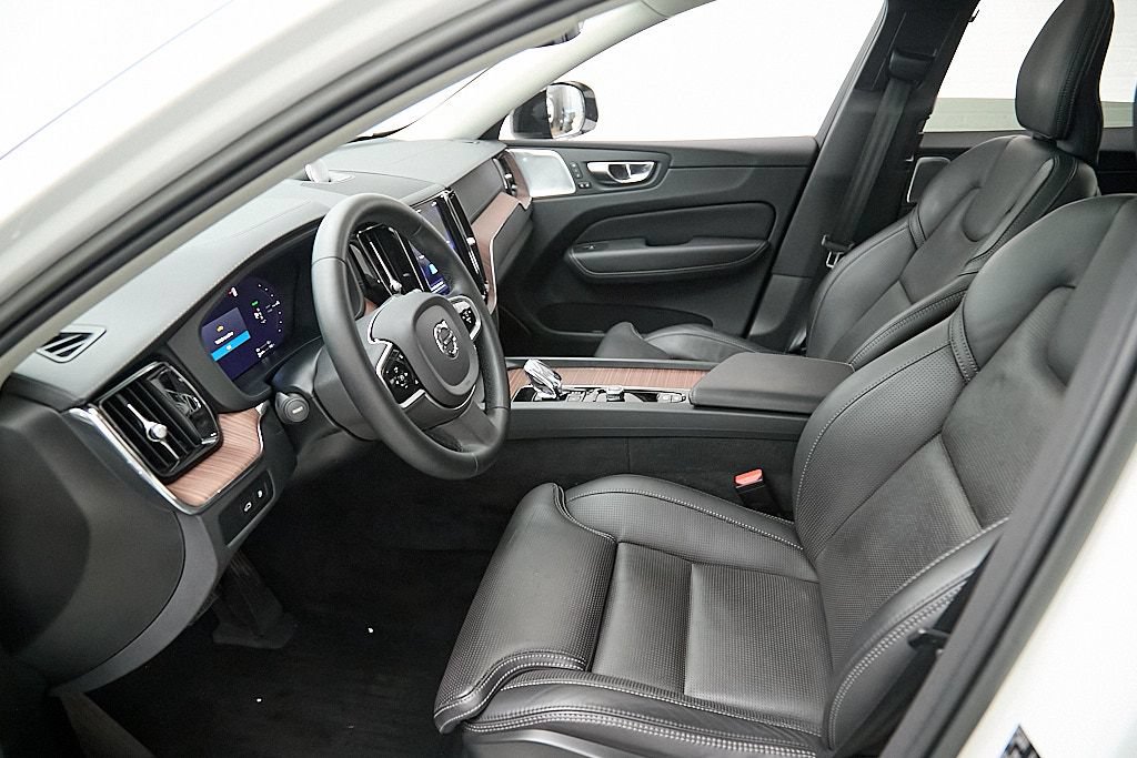 Certified 2023 Volvo XC60 T8 Ultimate w/ Climate Package AWD/4WD image 17