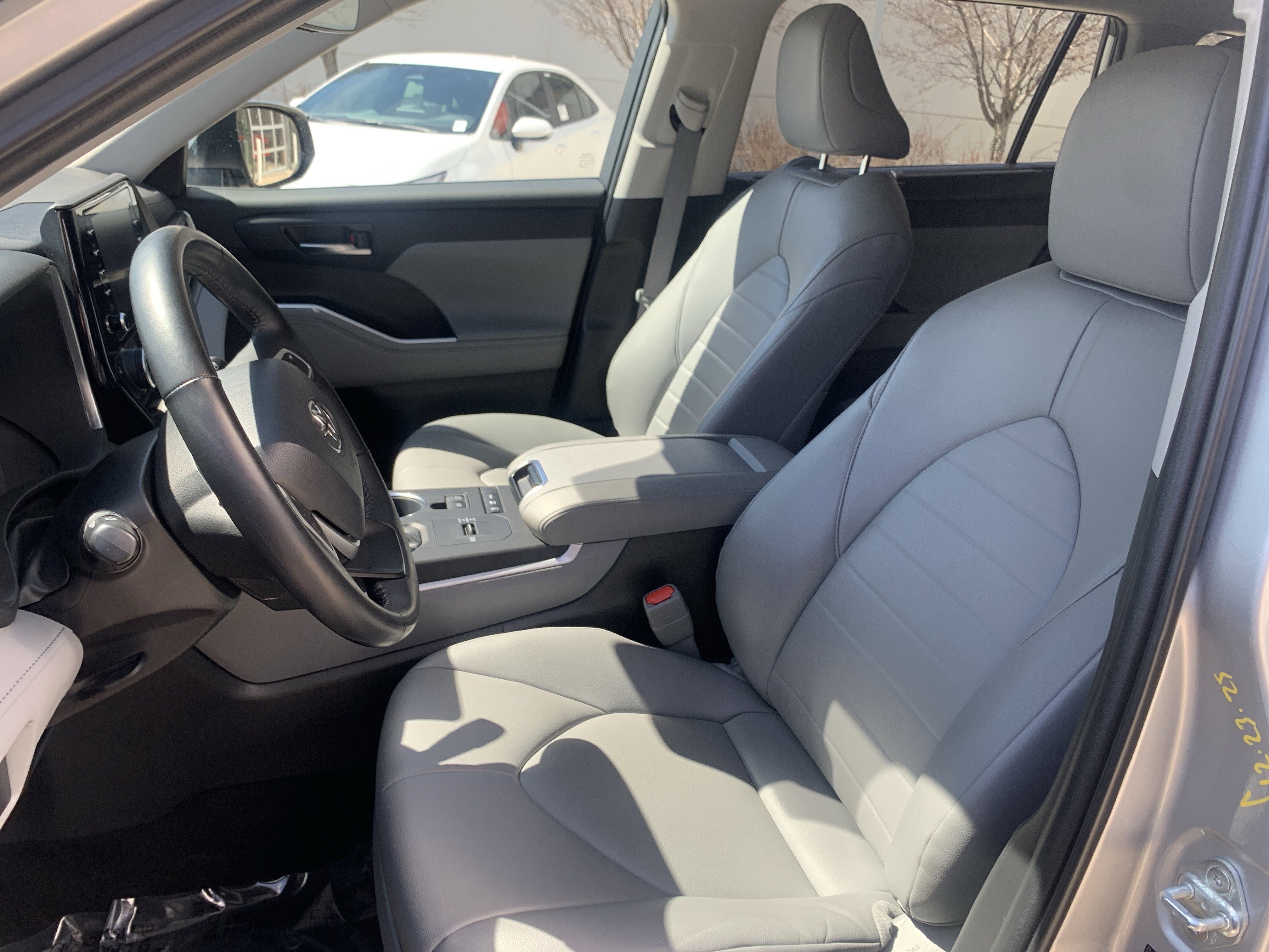 Used 2022 Toyota Highlander XLE image 15