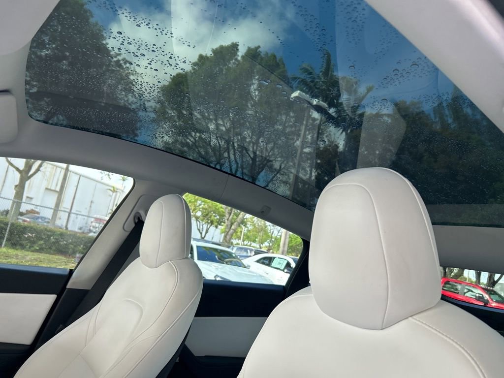 Used 2022 Tesla Model Y Long Range image 17