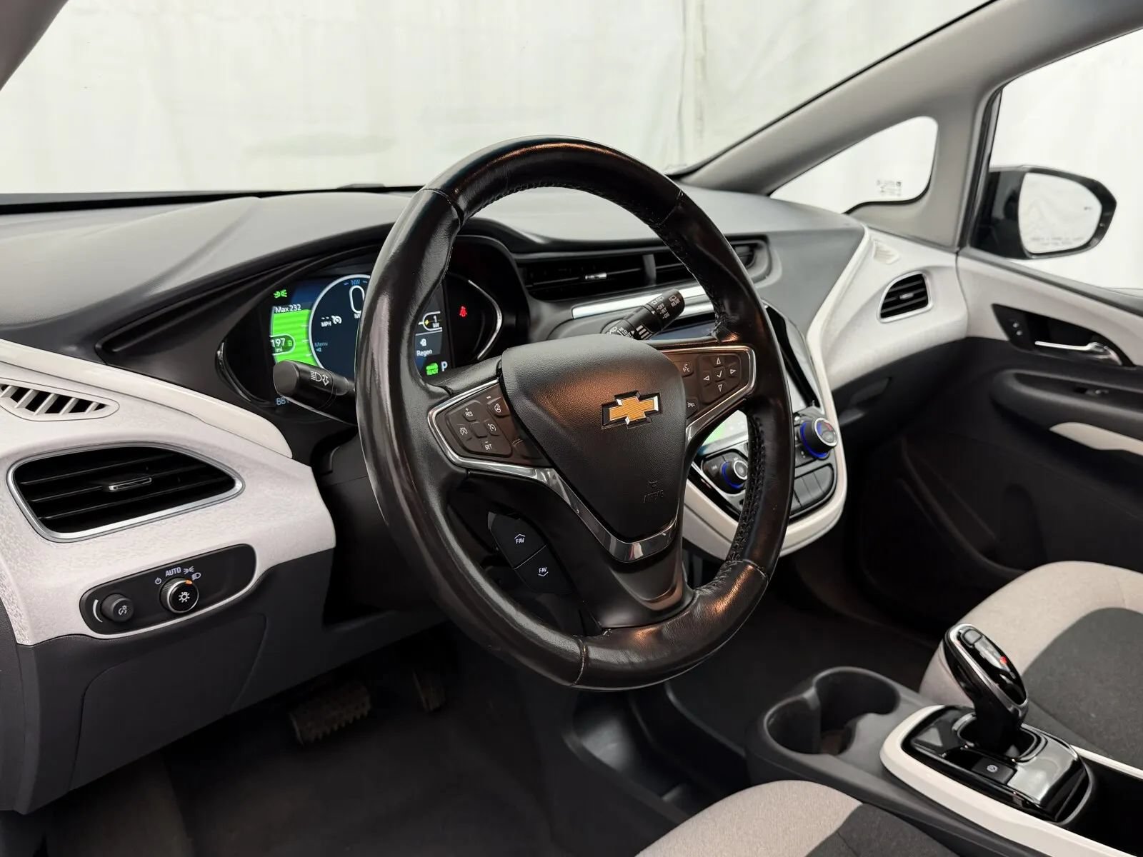 Used 2018 Chevrolet Bolt LT FWD image 4