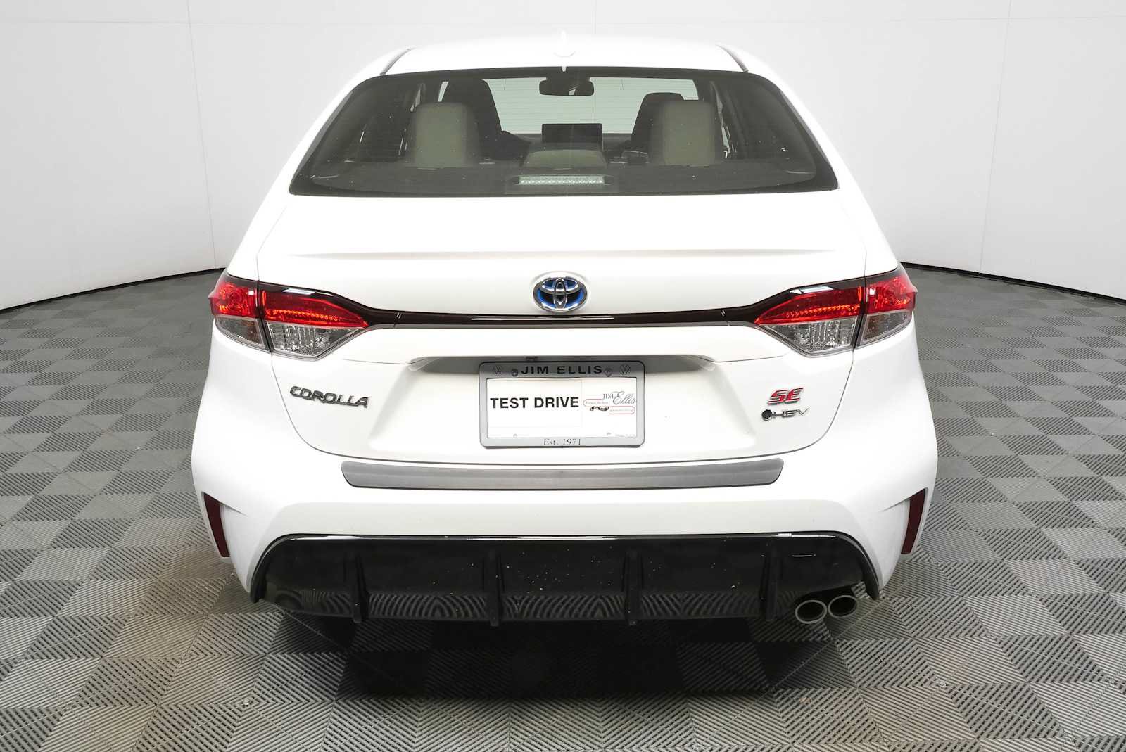 Used 2025 Toyota Corolla SE w/ SE Premium Package AWD/4WD image 24