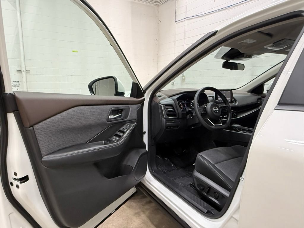 Used 2023 Nissan Rogue SV AWD/4WD image 20