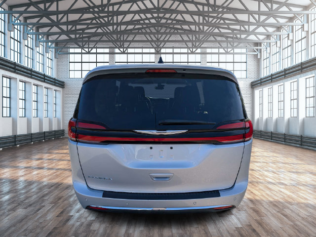 Used 2023 Chrysler Pacifica Touring-L FWD image 4