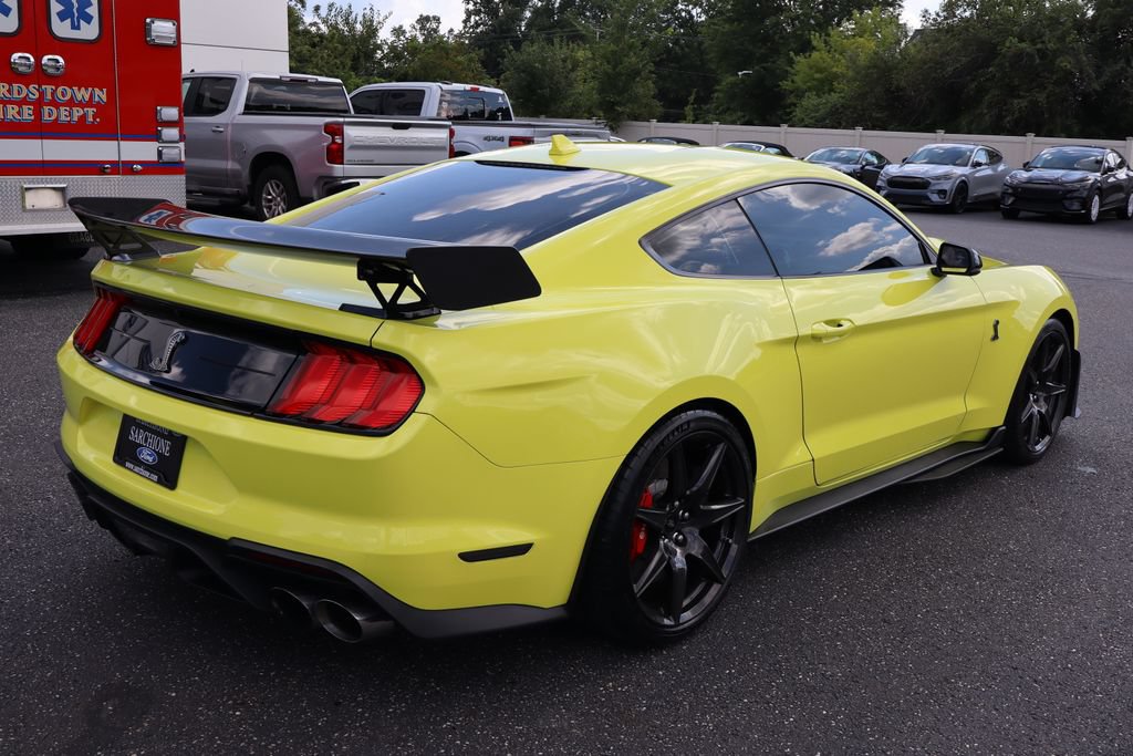 Used 2021 Ford Mustang Shelby GT500 w/ Carbon Fiber Track Pack RWD image 3