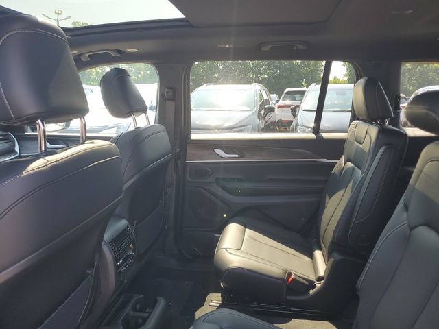 New 2026 Jeep Grand Cherokee L Limited w/ Limited Altitude Package AWD/4WD image 10