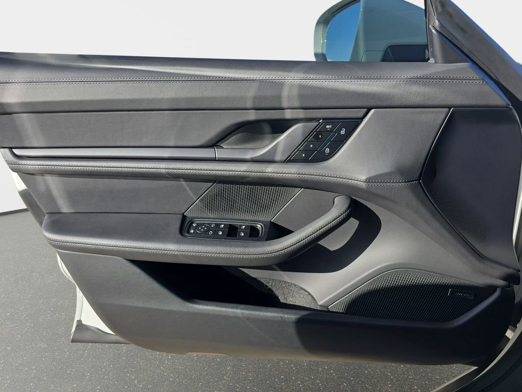 Used 2024 Porsche Taycan GTS image 30