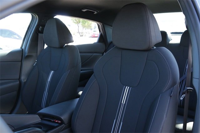 Used 2026 Hyundai Elantra Sport image 11