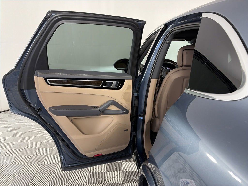 Used 2020 Porsche Cayenne S image 12