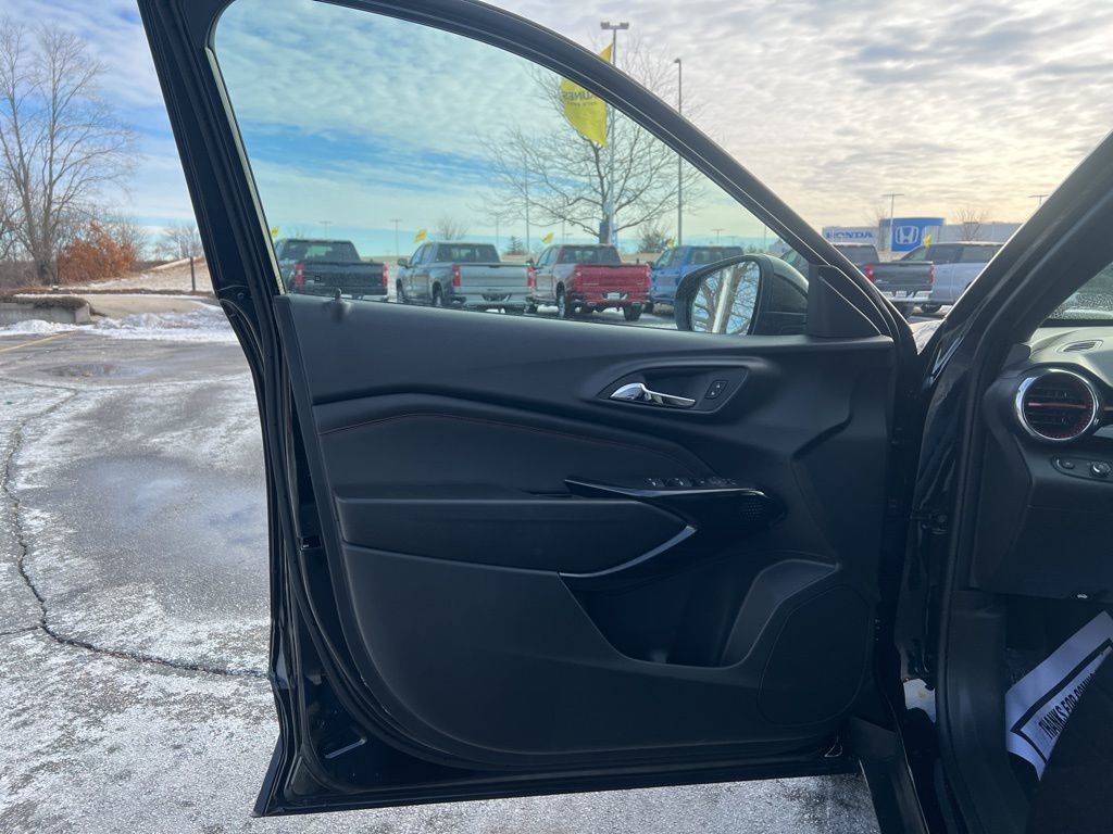 New 2026 Chevrolet Trax RS w/ Sunroof Package image 7