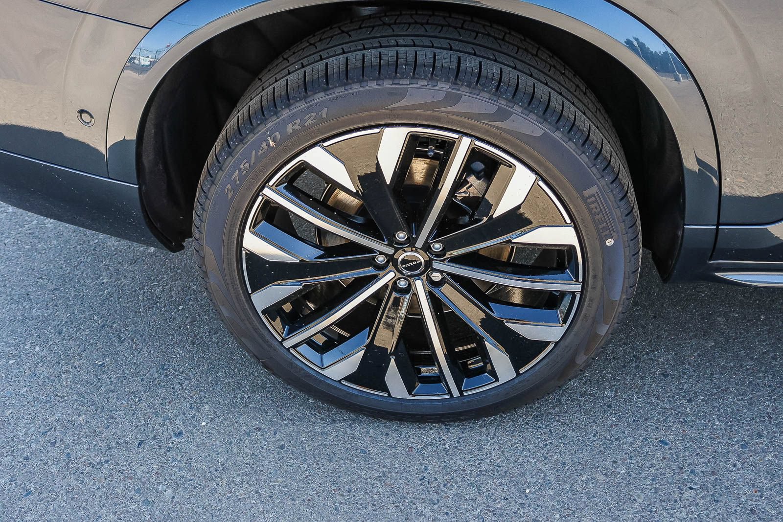 New 2026 Volvo XC90 T8 Plus w/ Protection Package Premier AWD/4WD image 12