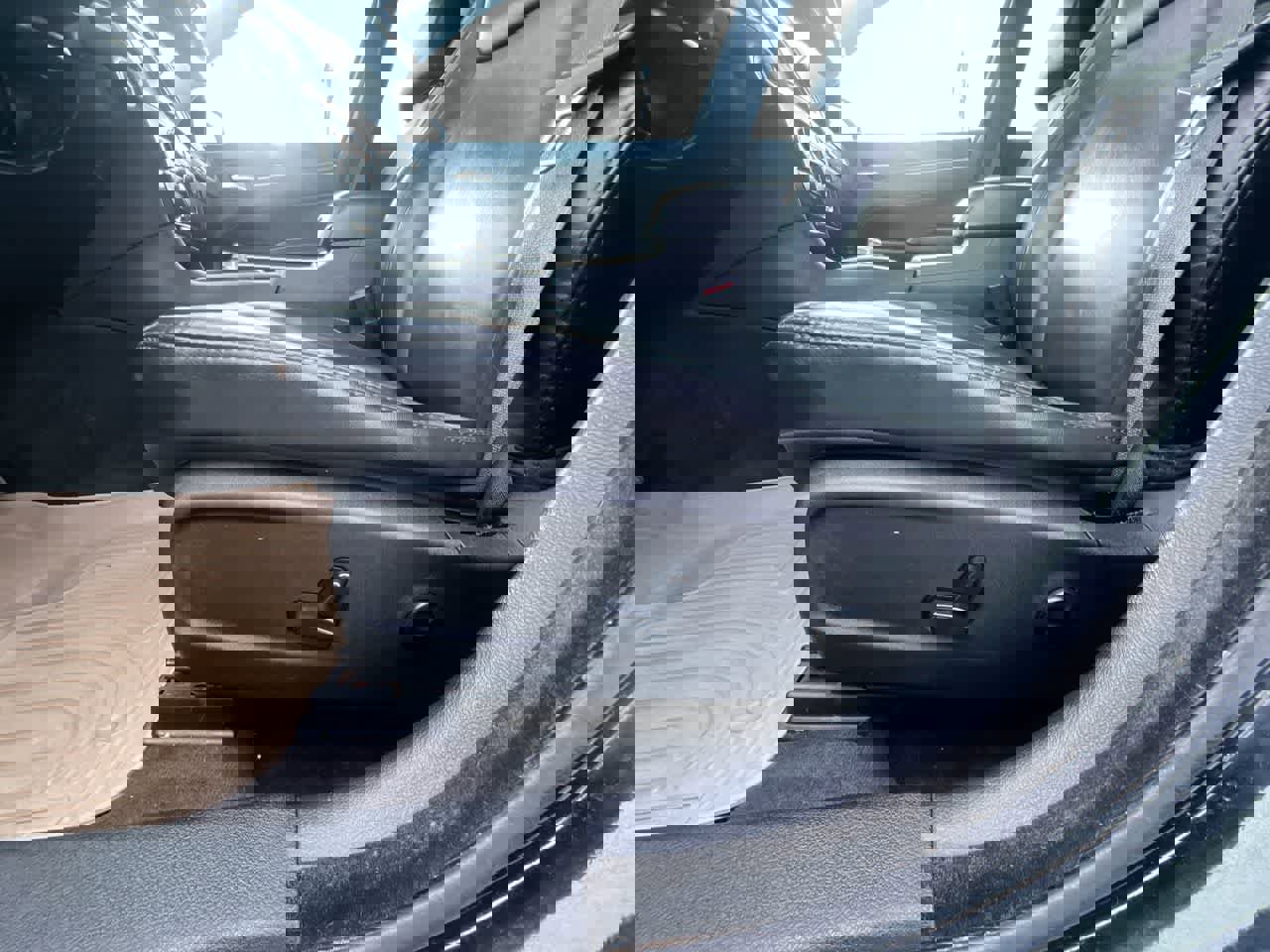 Used 2016 Chrysler 300 Limited w/ Driver Convenience Group image 12