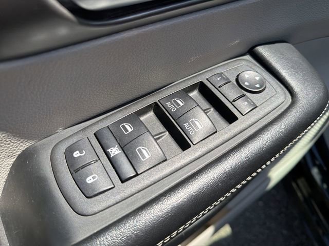 Used 2022 Chrysler Pacifica Touring-L FWD image 13