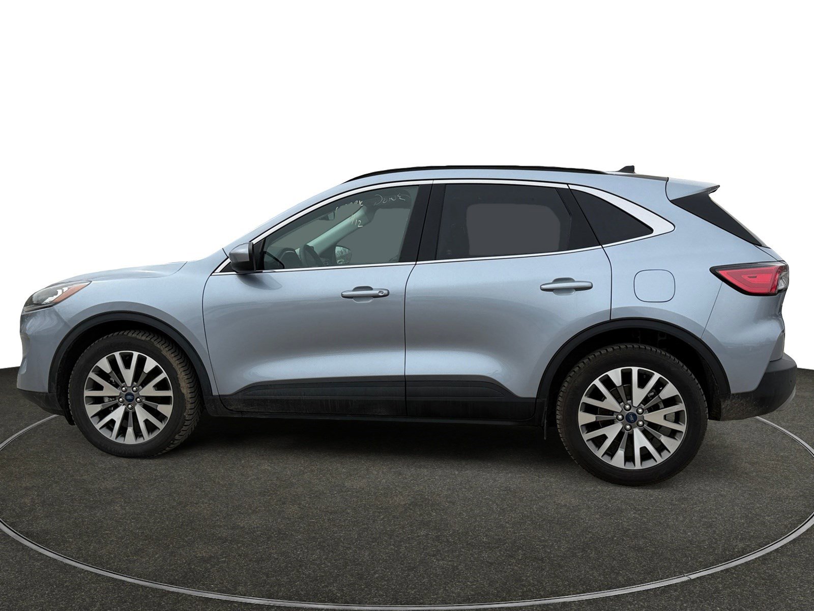 Used 2022 Ford Escape Titanium image 2