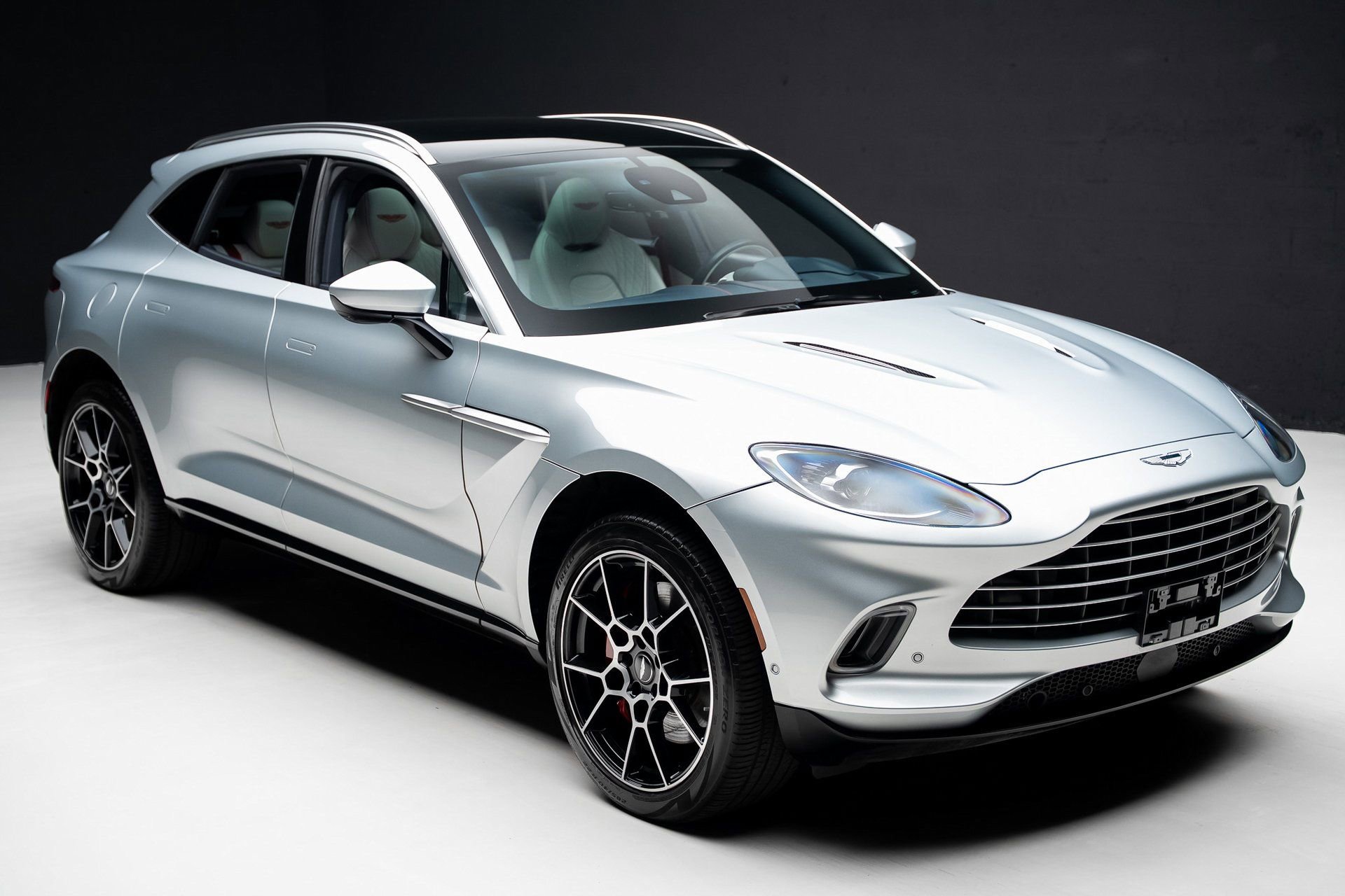 Used 2022 Aston Martin DBX image 39
