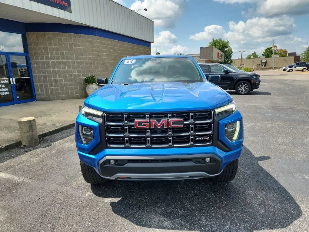 Used 2024 GMC Canyon AT4 w/ Technology Package AWD/4WD image 2