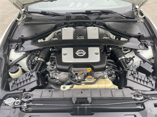Used 2016 Nissan 370Z w/ Sport Package image 26