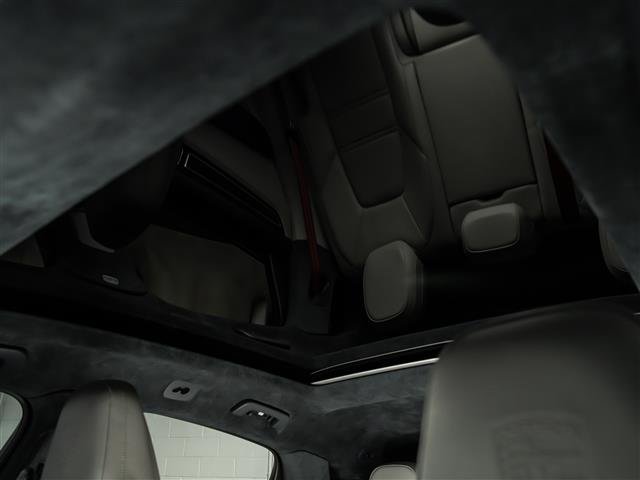Certified 2023 Porsche Cayenne Turbo S AWD/4WD image 18