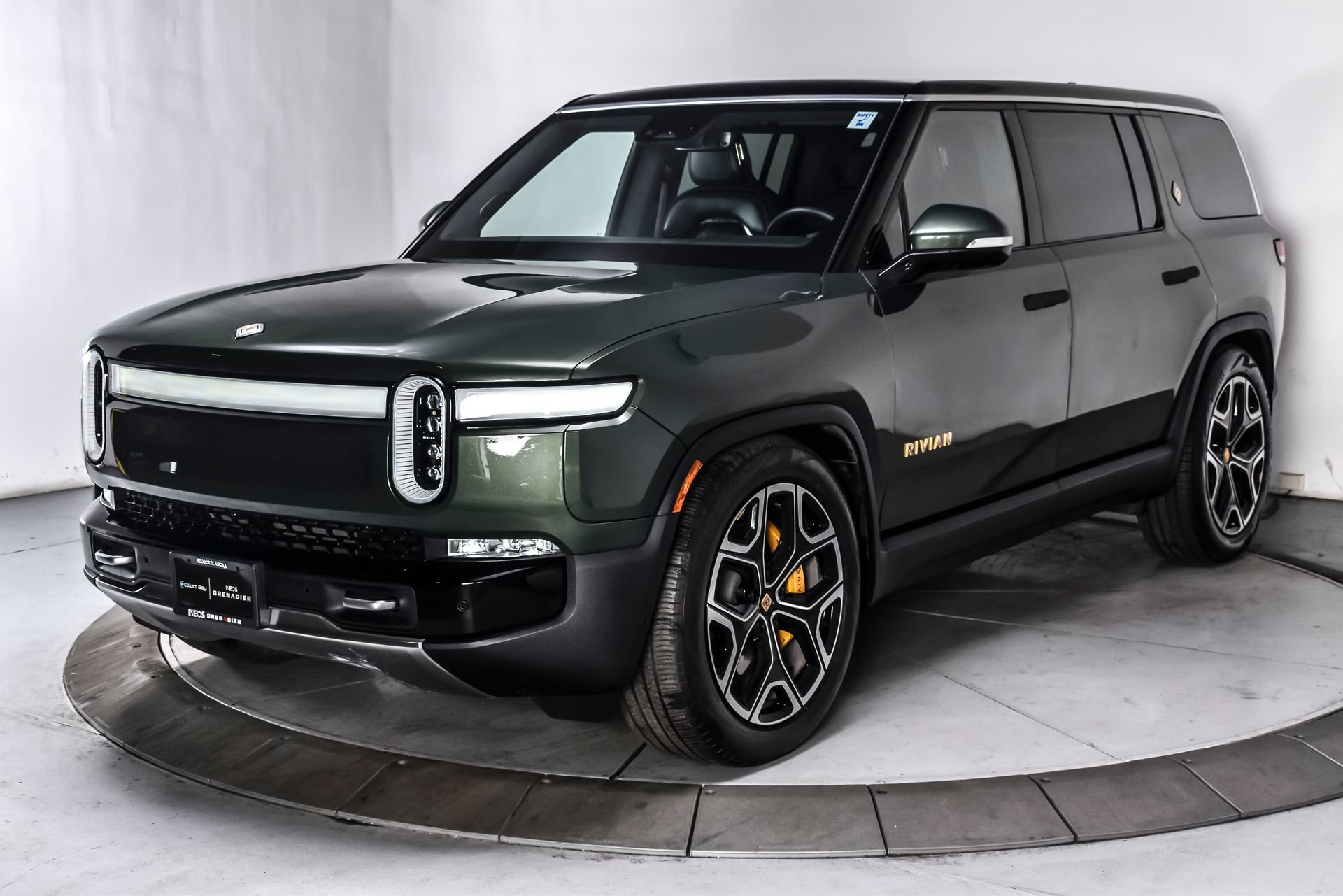 Used 2024 Rivian R1S Adventure AWD/4WD image 3