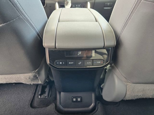 Used 2021 Toyota Highlander L FWD image 12