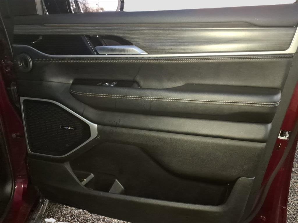 Used 2024 Jeep Wagoneer Series II w/ Flexible Seating Group image 11