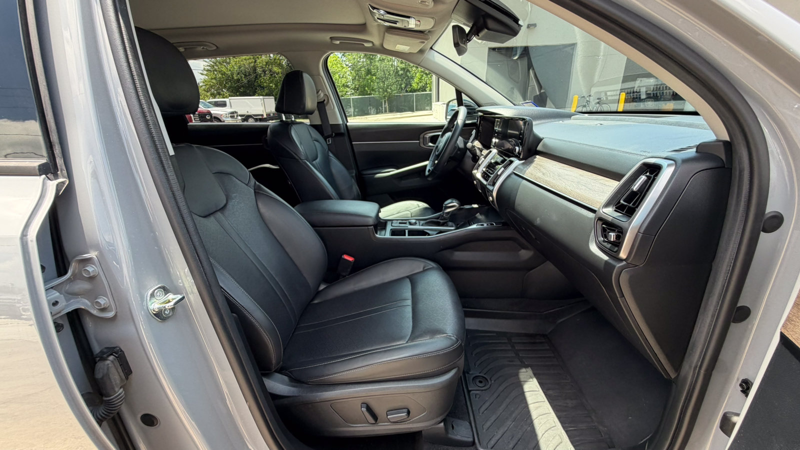 Used 2023 Kia Sorento EX w/ Panoramic Sunroof Package FWD image 21