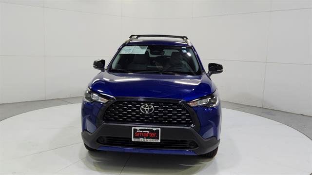 Used 2025 Toyota Corolla Cross LE FWD image 2