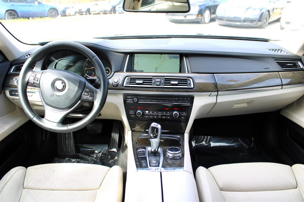 Used 2014 BMW 740Li image 12
