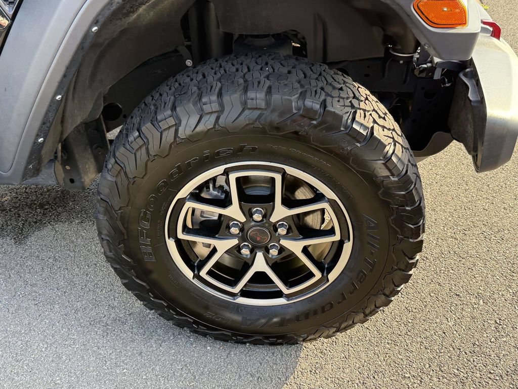 Used 2025 Jeep Wrangler Unlimited Rubicon AWD/4WD image 12