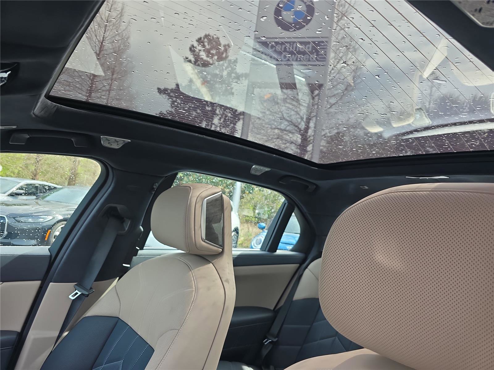 Certified 2025 BMW i7 xDrive60 w/ Executive Package image 26