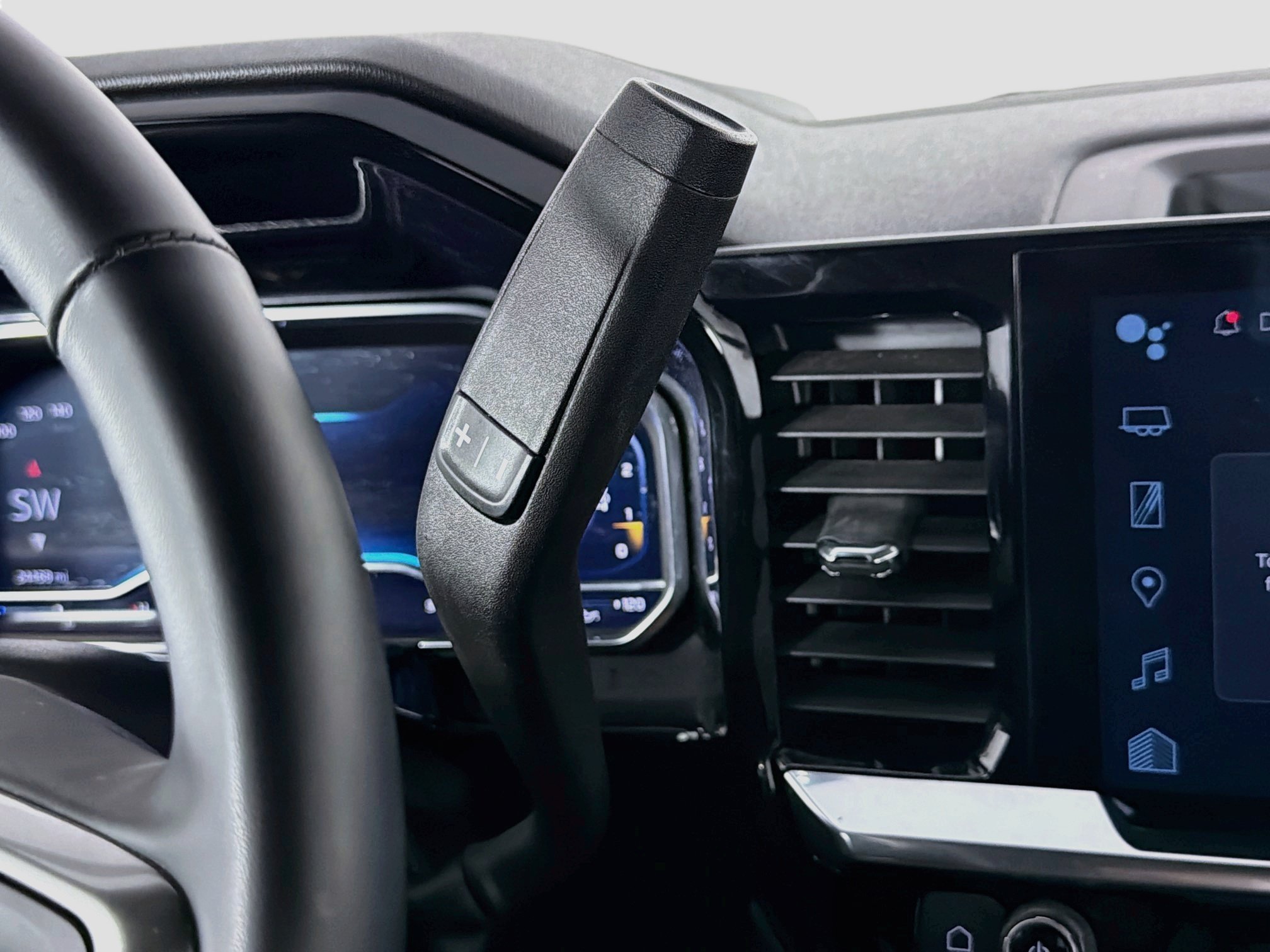 Used 2024 Chevrolet Silverado 1500 LT AWD/4WD image 24