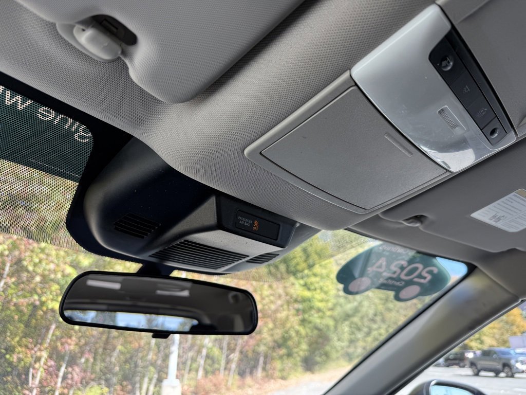 Used 2024 Nissan Rogue S image 31