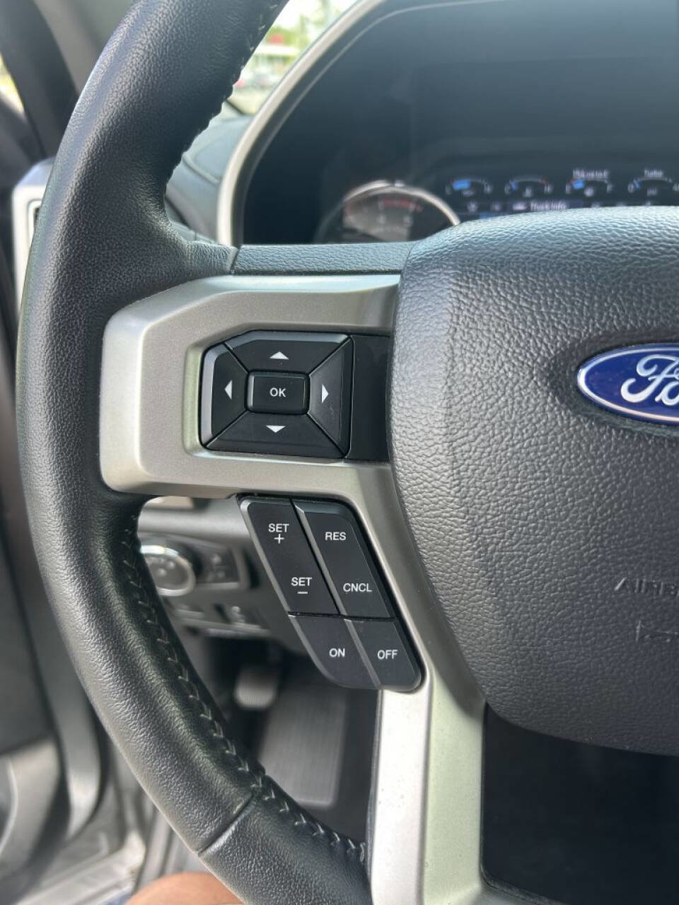 Used 2021 Ford F250 Lariat w/ Lariat Ultimate Package AWD/4WD image 28