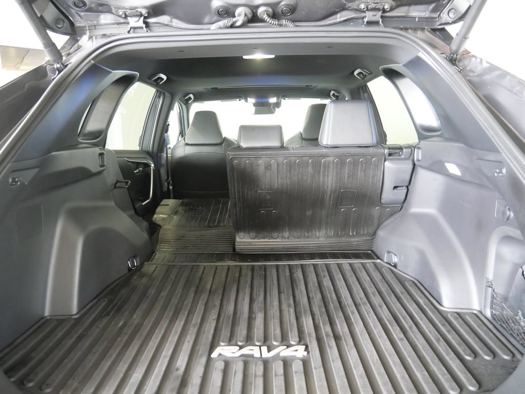 Used 2024 Toyota RAV4 XSE AWD/4WD image 28