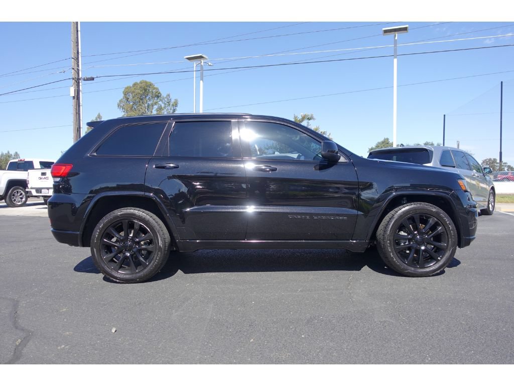 Used 2018 Jeep Grand Cherokee Altitude RWD image 2