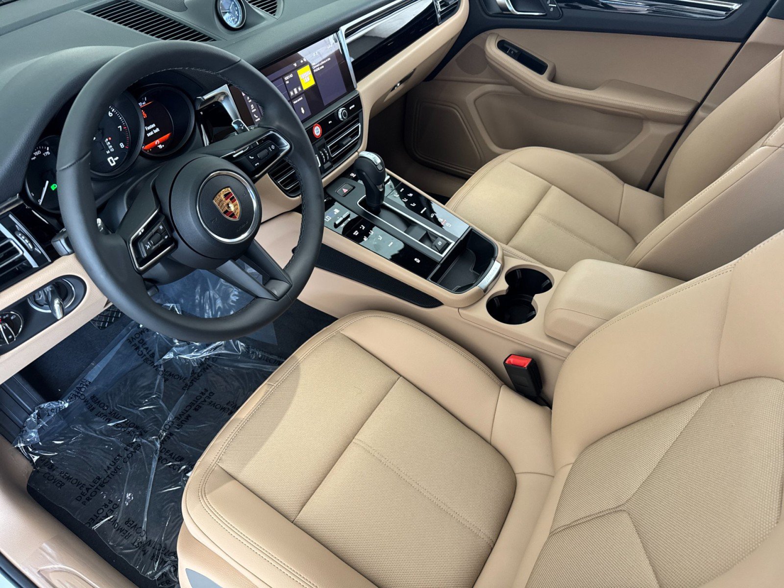 New 2026 Porsche Macan AWD/4WD image 4