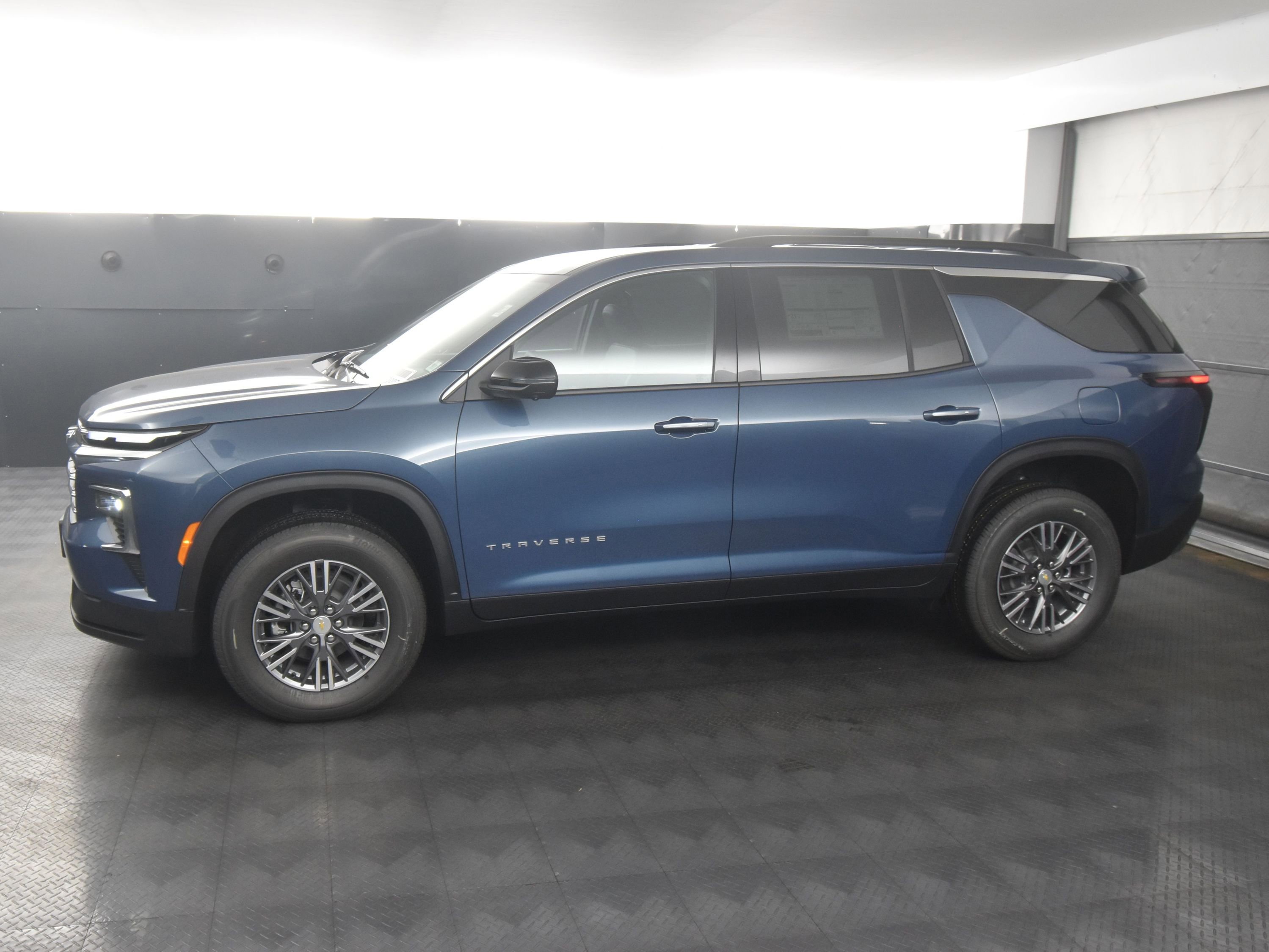 New 2026 Chevrolet Traverse LT w/ Driver Confidence Package image 3