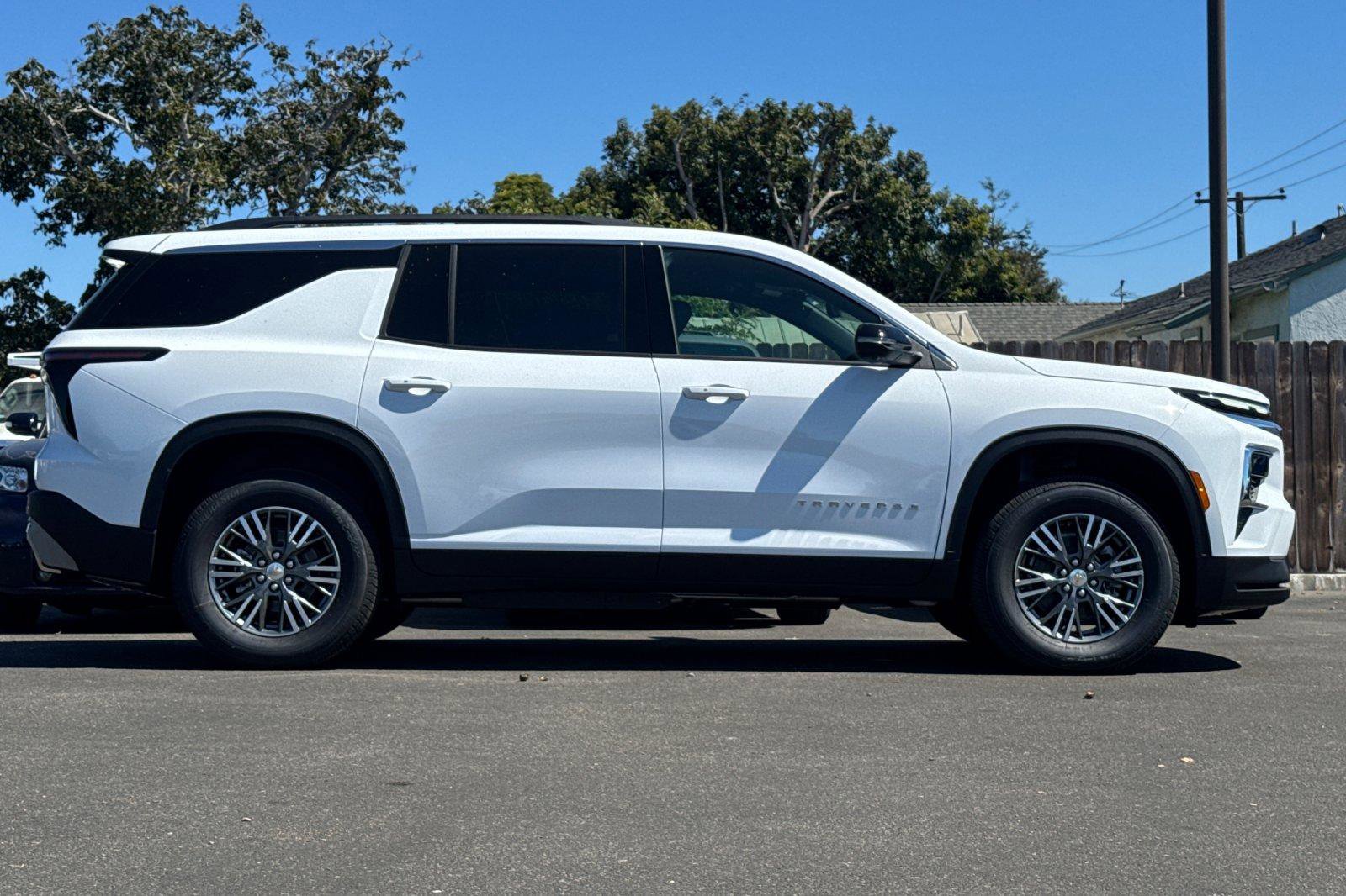 New 2026 Chevrolet Traverse LT w/ Driver Confidence Package image 3