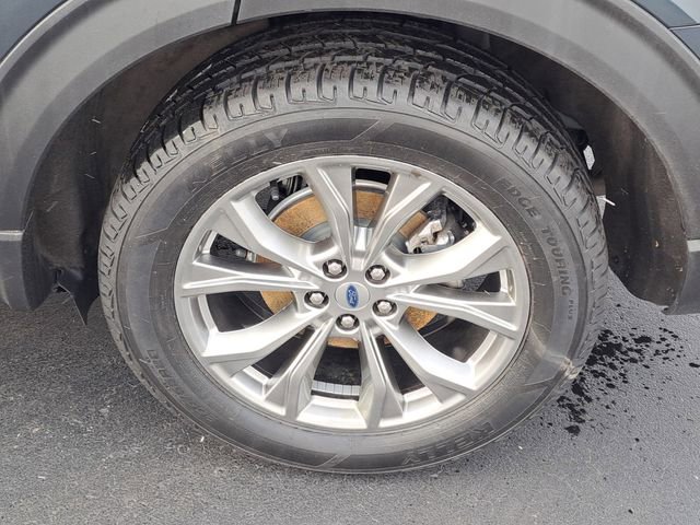 Certified 2022 Ford Explorer XLT w/ Equipment Group 202A image 5