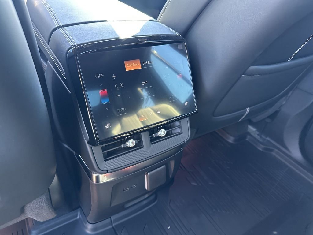 New 2026 Cadillac Vistiq Sport w/ LPO, Floor Liner Package image 21