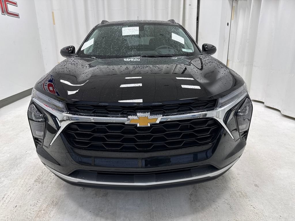 New 2026 Chevrolet Trax LT FWD image 2